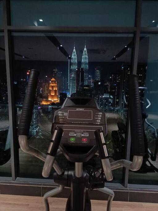 Lux 36a 2queen Bed Infinity Pool Klcc View Kuala Lumpur