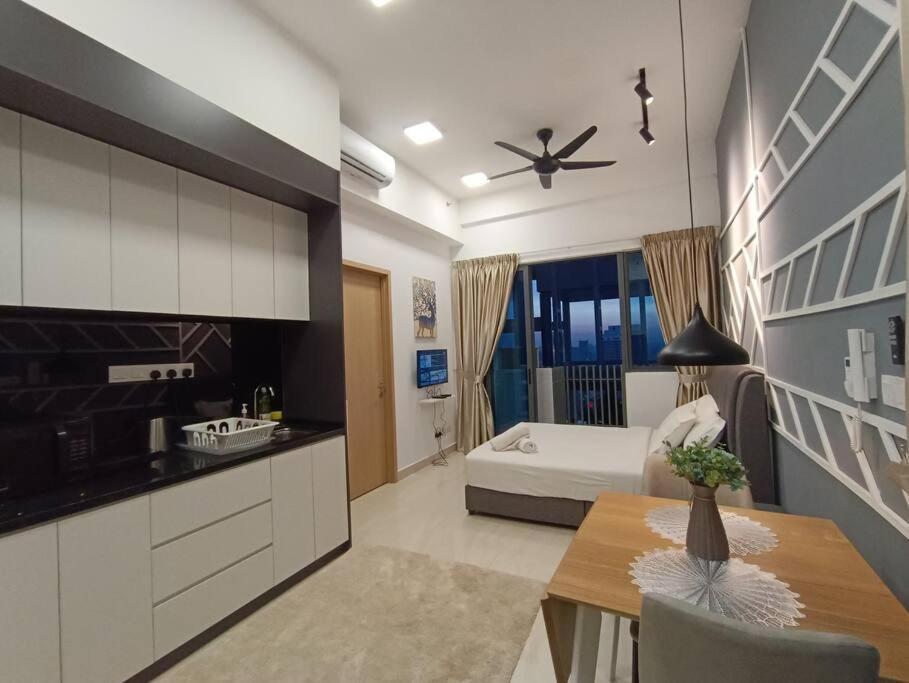 Lux 36a 2queen Bed Infinity Pool Klcc View Pangsapuri Kuala Lumpur